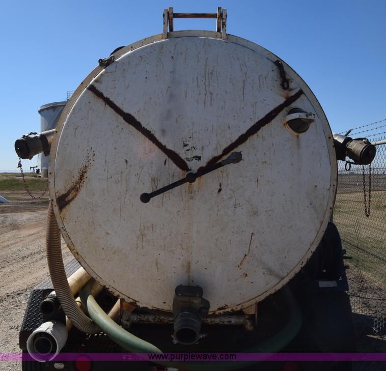image for item K4448 2000 Vaxcavator VS800D vacuum tank trailer
