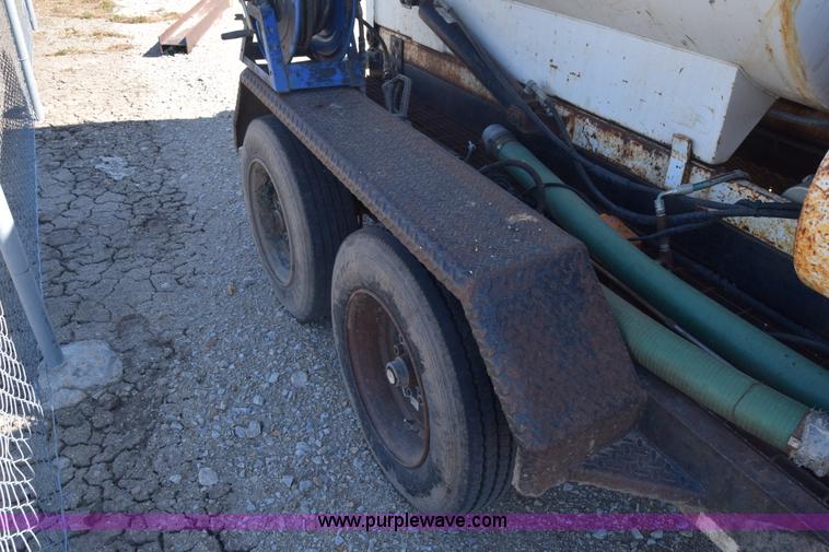 image for item K4448 2000 Vaxcavator VS800D vacuum tank trailer