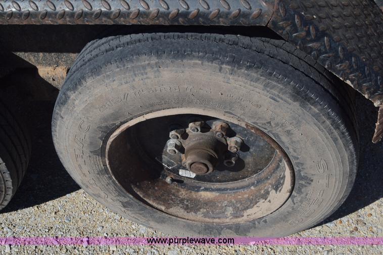 image for item K4448 2000 Vaxcavator VS800D vacuum tank trailer