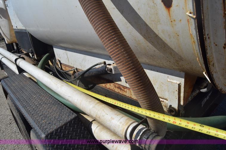 image for item K4448 2000 Vaxcavator VS800D vacuum tank trailer