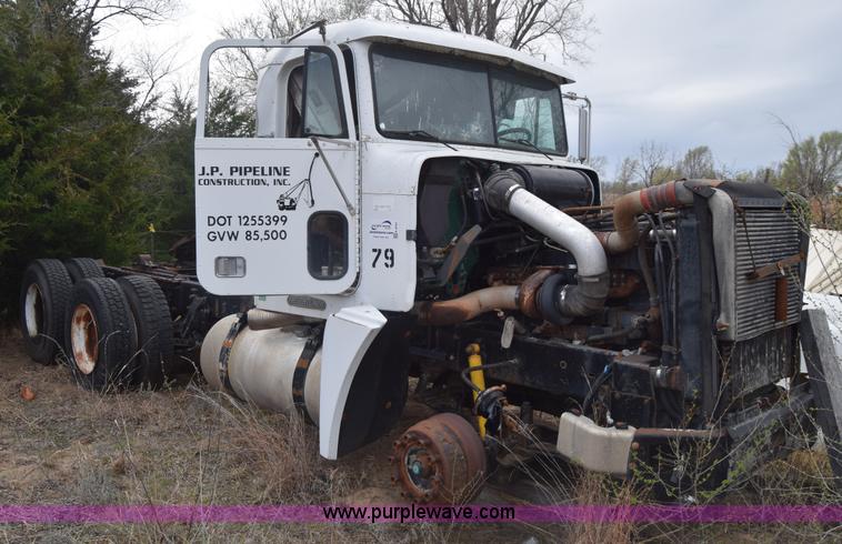 image for item K8591 1995 Freightliner FLD semi truck