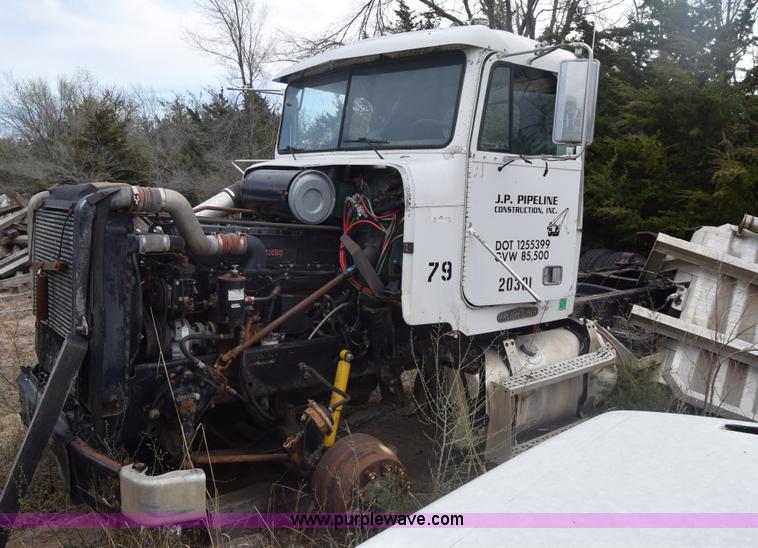 image for item K8591 1995 Freightliner FLD semi truck