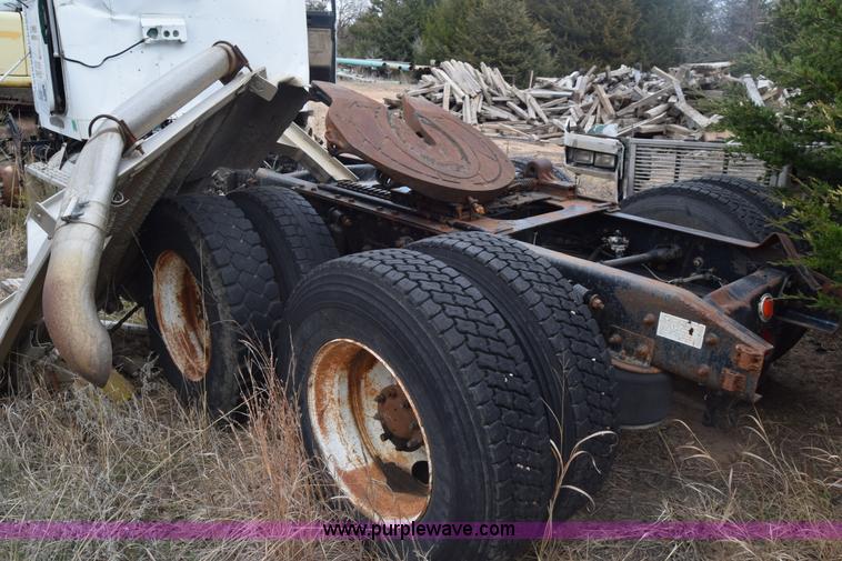 image for item K8591 1995 Freightliner FLD semi truck