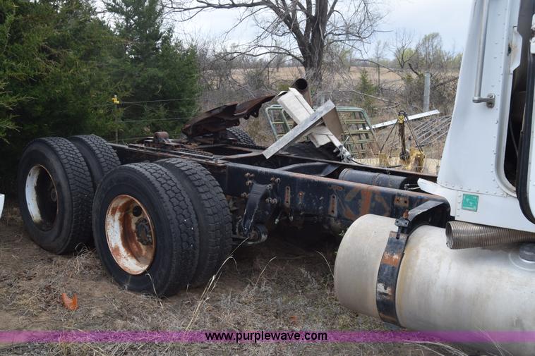 image for item K8591 1995 Freightliner FLD semi truck