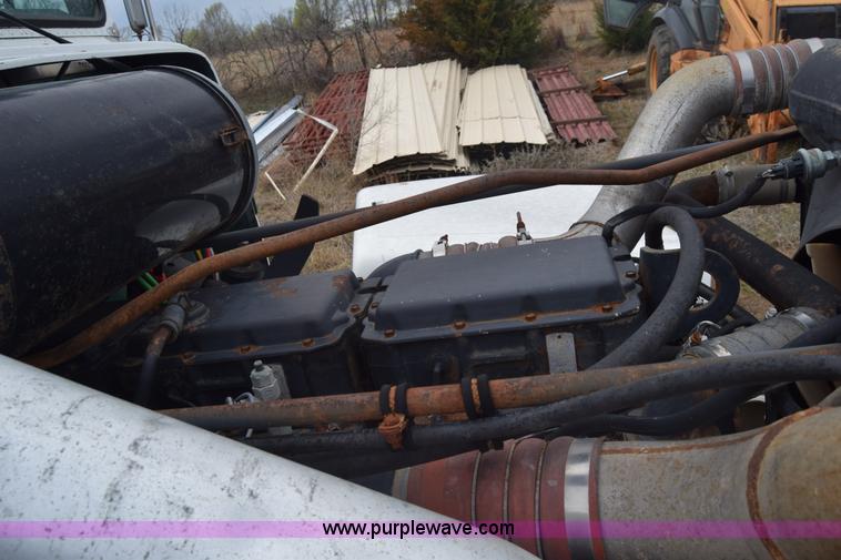 image for item K8591 1995 Freightliner FLD semi truck