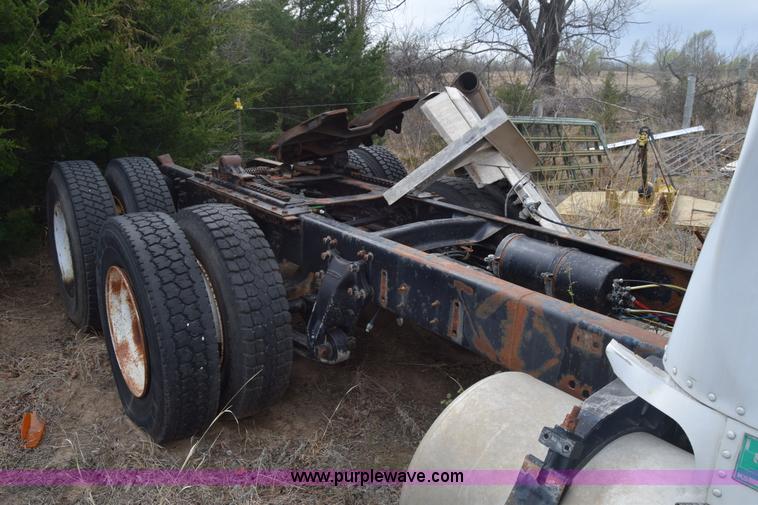 image for item K8591 1995 Freightliner FLD semi truck