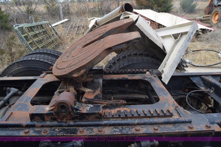 image for item K8591 1995 Freightliner FLD semi truck