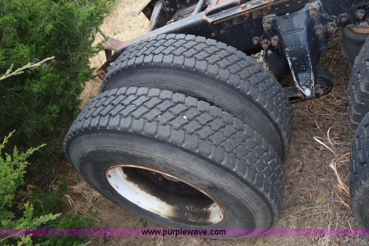 image for item K8591 1995 Freightliner FLD semi truck