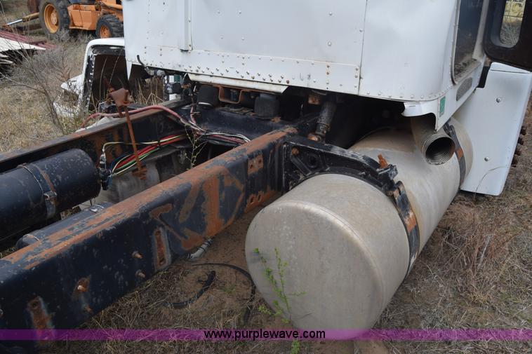 image for item K8591 1995 Freightliner FLD semi truck