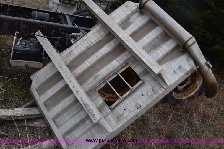 image for item K8591 1995 Freightliner FLD semi truck