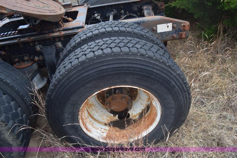 image for item K8591 1995 Freightliner FLD semi truck