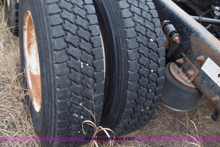 image for item K8591 1995 Freightliner FLD semi truck