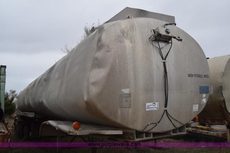 image for item K8592 1974 Trail Mobile F14S4CCH tank trailer