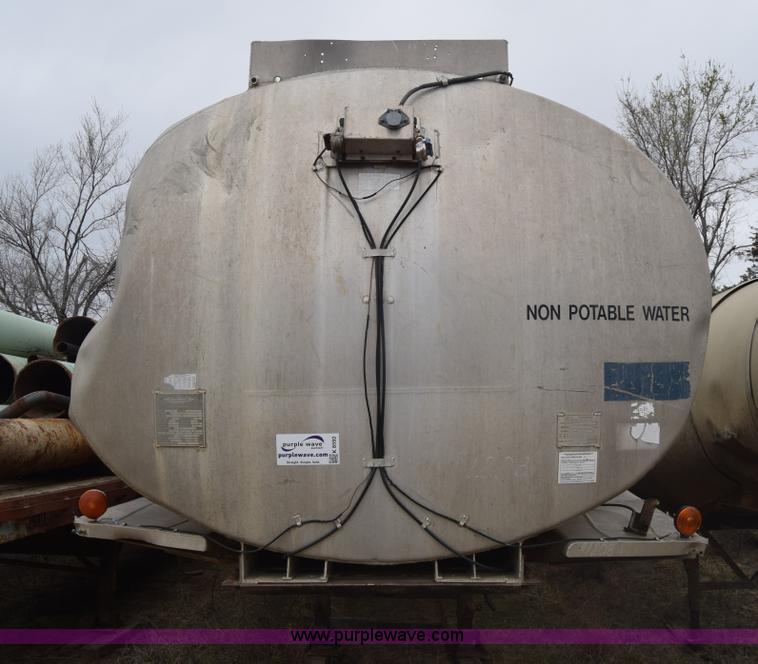 image for item K8592 1974 Trail Mobile F14S4CCH tank trailer