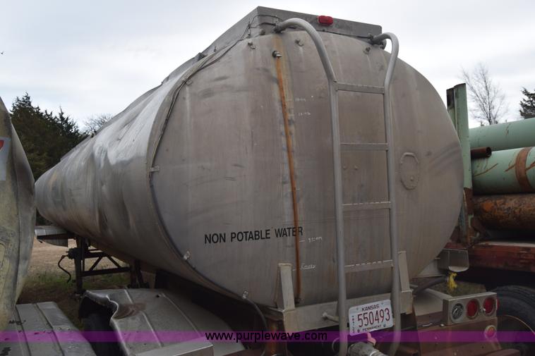 image for item K8592 1974 Trail Mobile F14S4CCH tank trailer