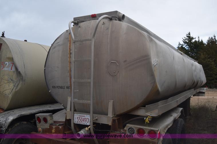 image for item K8592 1974 Trail Mobile F14S4CCH tank trailer