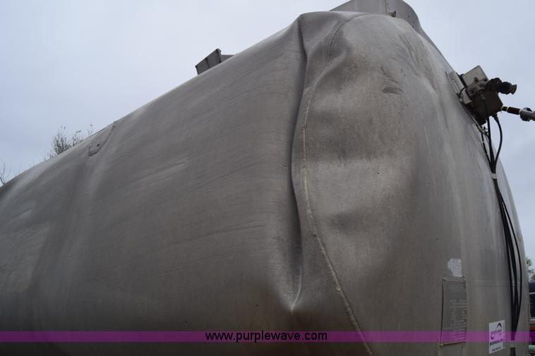 image for item K8592 1974 Trail Mobile F14S4CCH tank trailer