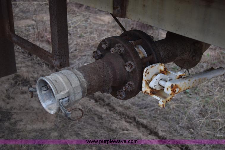 image for item K8592 1974 Trail Mobile F14S4CCH tank trailer