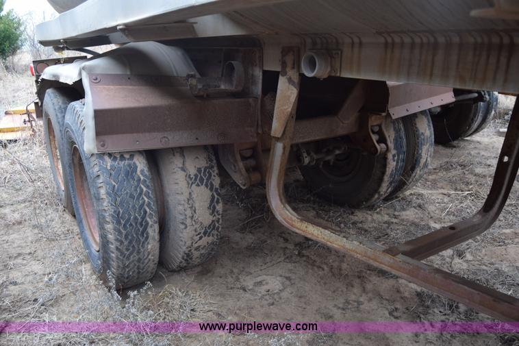 image for item K8592 1974 Trail Mobile F14S4CCH tank trailer