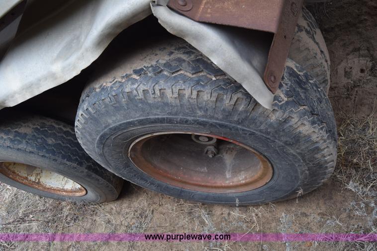 image for item K8592 1974 Trail Mobile F14S4CCH tank trailer