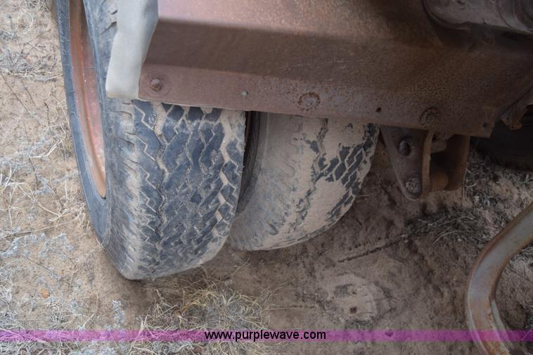 image for item K8592 1974 Trail Mobile F14S4CCH tank trailer