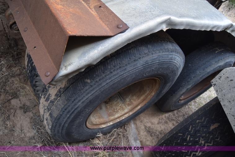 image for item K8592 1974 Trail Mobile F14S4CCH tank trailer