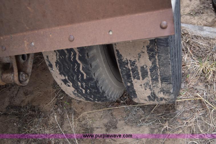 image for item K8592 1974 Trail Mobile F14S4CCH tank trailer