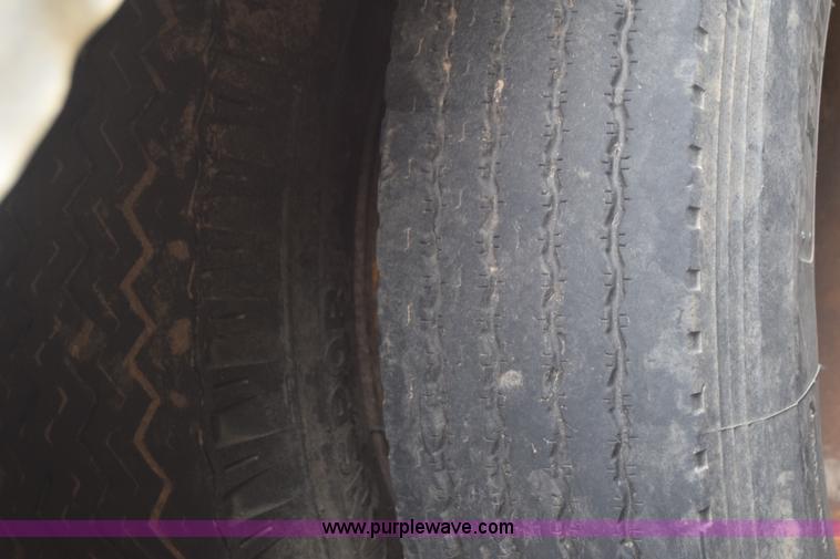 image for item K8592 1974 Trail Mobile F14S4CCH tank trailer