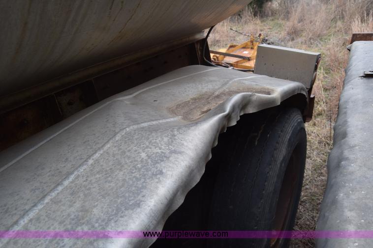 image for item K8592 1974 Trail Mobile F14S4CCH tank trailer