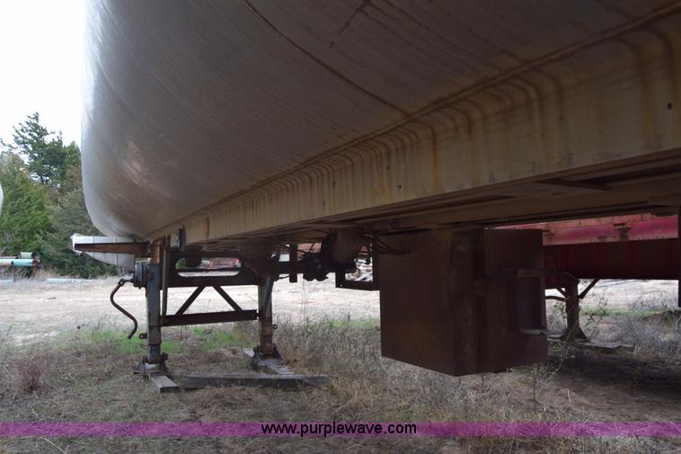 image for item K8592 1974 Trail Mobile F14S4CCH tank trailer