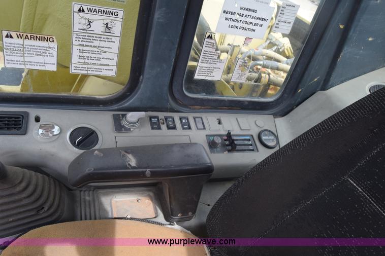 image for item K8594 1996 Komatsu PC200LC-6L excavator