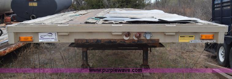 image for item K8599 1998 Reinke flatbed trailer