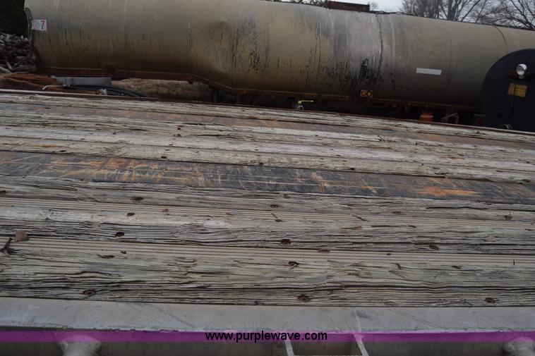 image for item K8599 1998 Reinke flatbed trailer