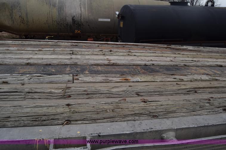 image for item K8599 1998 Reinke flatbed trailer