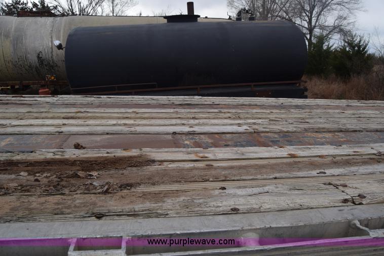 image for item K8599 1998 Reinke flatbed trailer