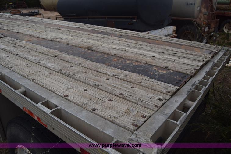 image for item K8599 1998 Reinke flatbed trailer