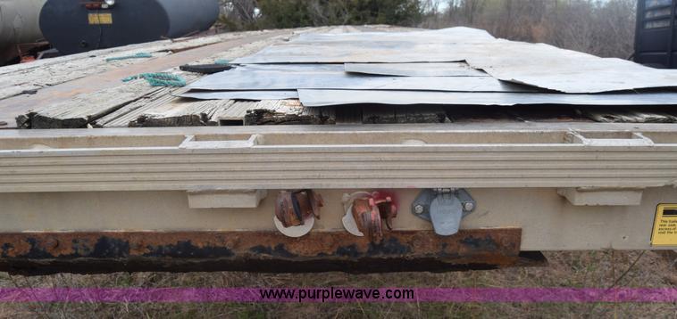 image for item K8599 1998 Reinke flatbed trailer