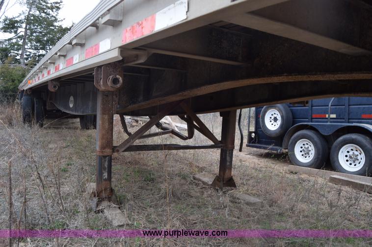 image for item K8599 1998 Reinke flatbed trailer