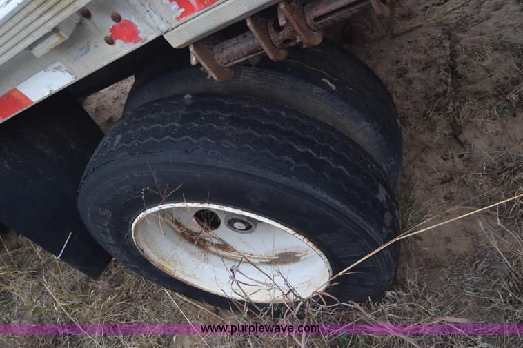 image for item K8599 1998 Reinke flatbed trailer