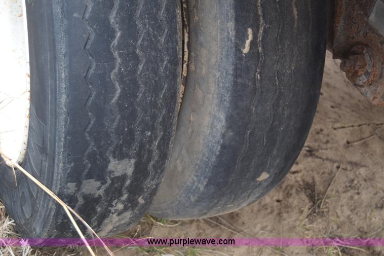 image for item K8599 1998 Reinke flatbed trailer