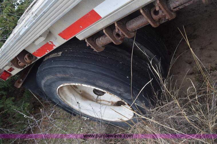image for item K8599 1998 Reinke flatbed trailer