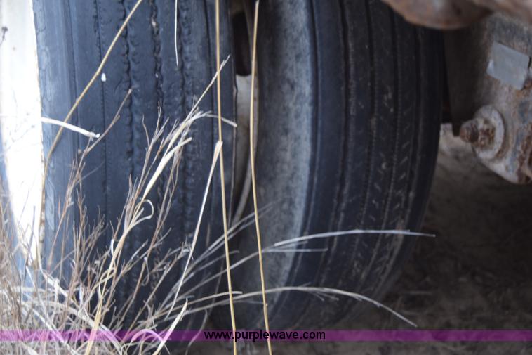 image for item K8599 1998 Reinke flatbed trailer