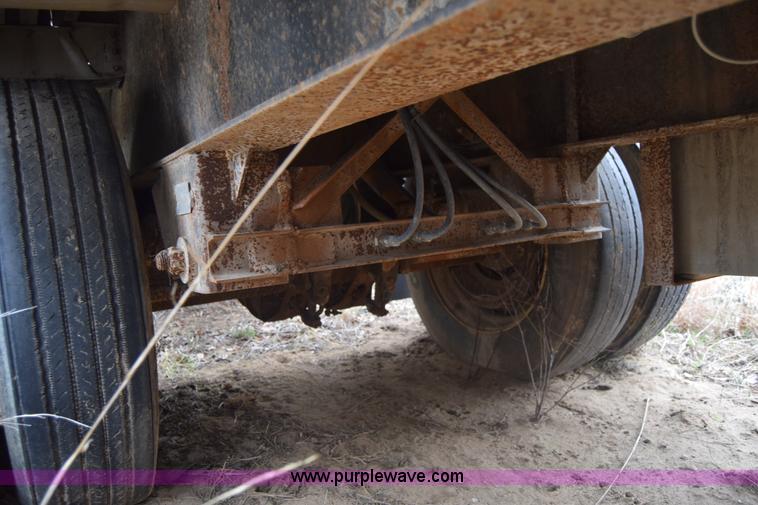 image for item K8599 1998 Reinke flatbed trailer