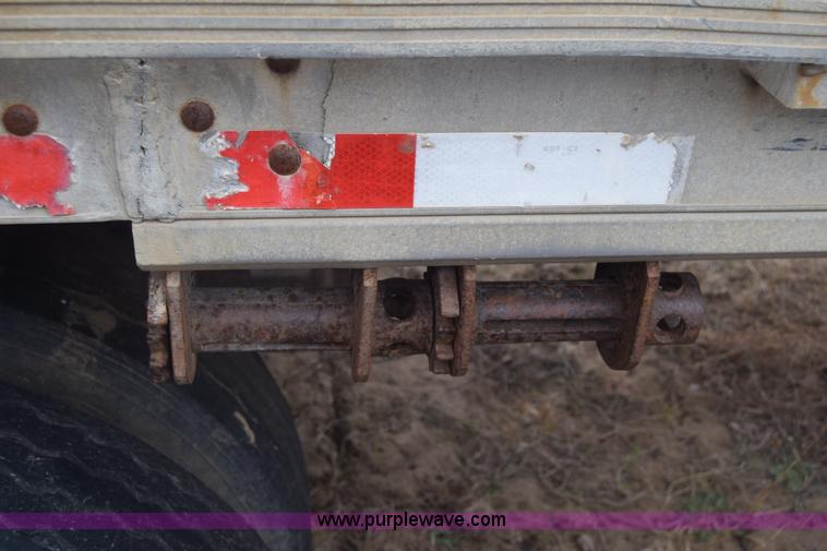 image for item K8599 1998 Reinke flatbed trailer