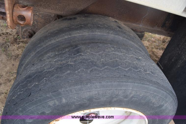 image for item K8599 1998 Reinke flatbed trailer