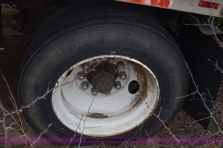 image for item K8599 1998 Reinke flatbed trailer