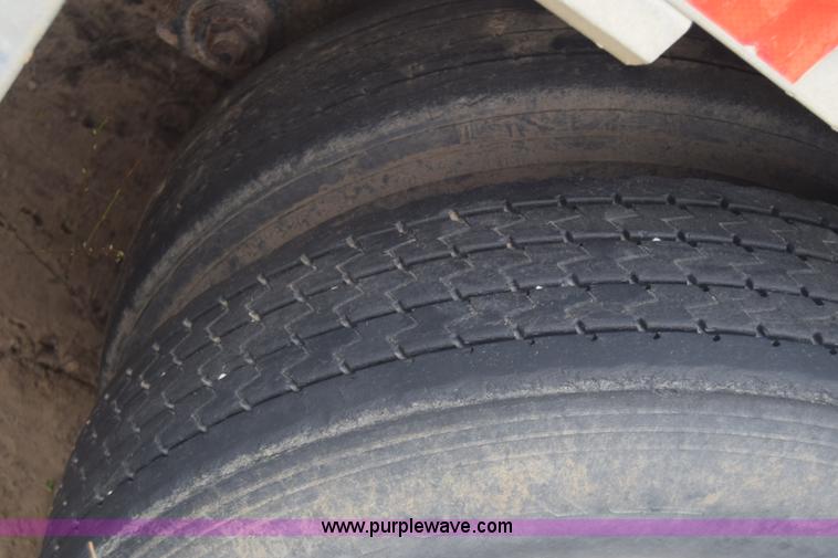 image for item K8599 1998 Reinke flatbed trailer