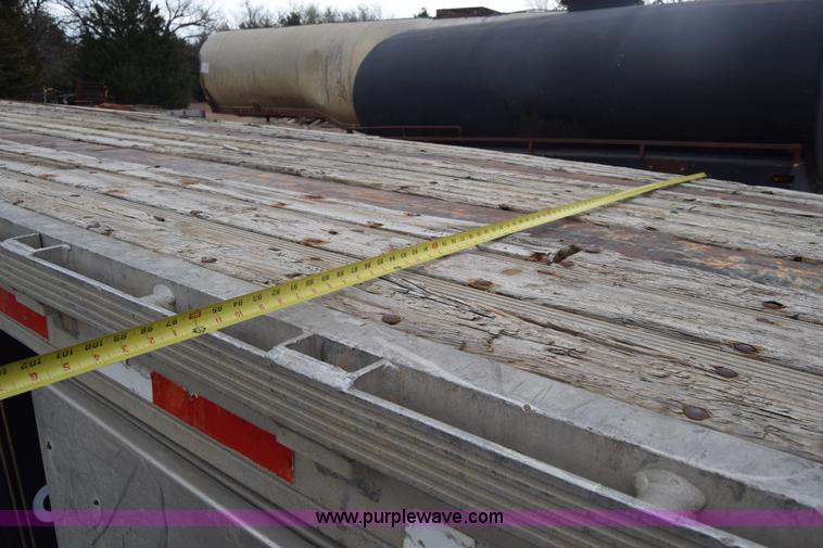 image for item K8599 1998 Reinke flatbed trailer