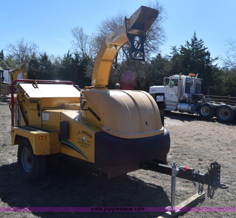 image for item K8607 2006 Vermeer BC1500 wood chipper