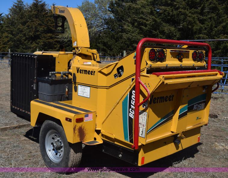 image for item K8607 2006 Vermeer BC1500 wood chipper